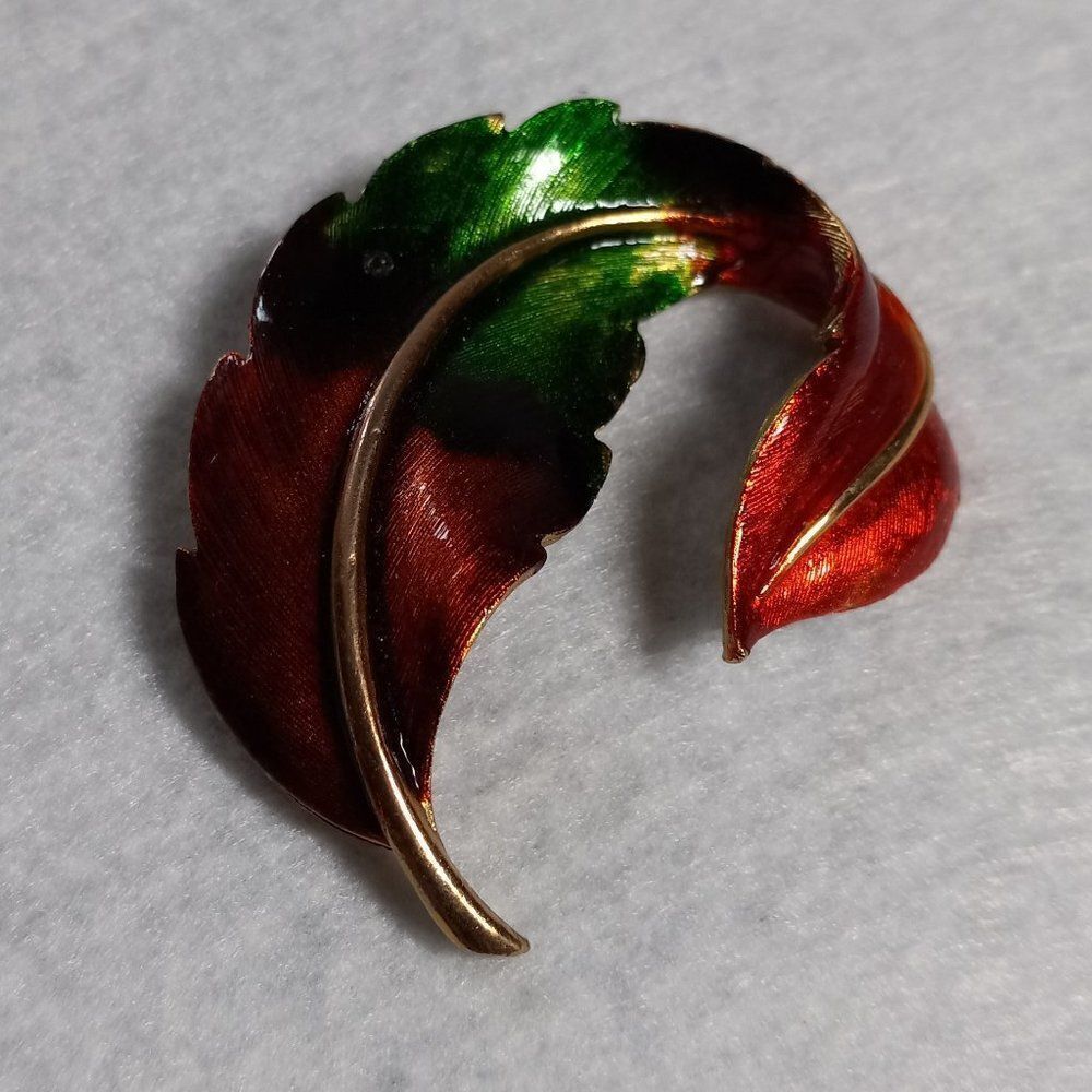 Vintage Jj Curling Leaf Enamel Brooch Countrycore Cottagecore Grandmacore 25$